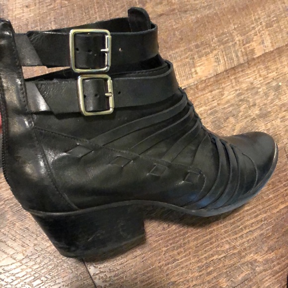 39/8 Schutz Black Leather Goth Witchy Buckle Strappy Boots Booties Magic Coven - Picture 6 of 14